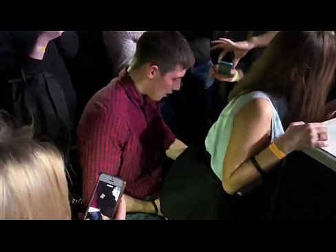 ❤️ Ubulili bangempela ku-nightclub yaseRussia. Intombazane yaseRussia eneminyaka engu-18 ubudala ingene endunu nasesithweni sangasese e-nightclub Izocansi zasekhaya ku-zu.eviewporn-com.ru ❌️❤